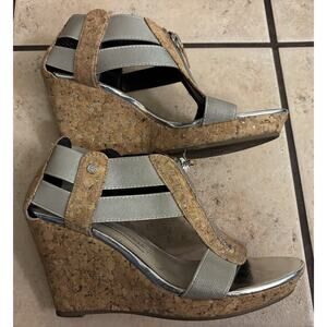 Dana Buchman Sandals Sz 6M DBKYLEESILVER cork Wedge